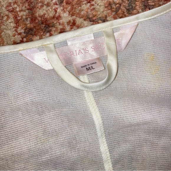 Vintage White Robe - Picture 5 of 6